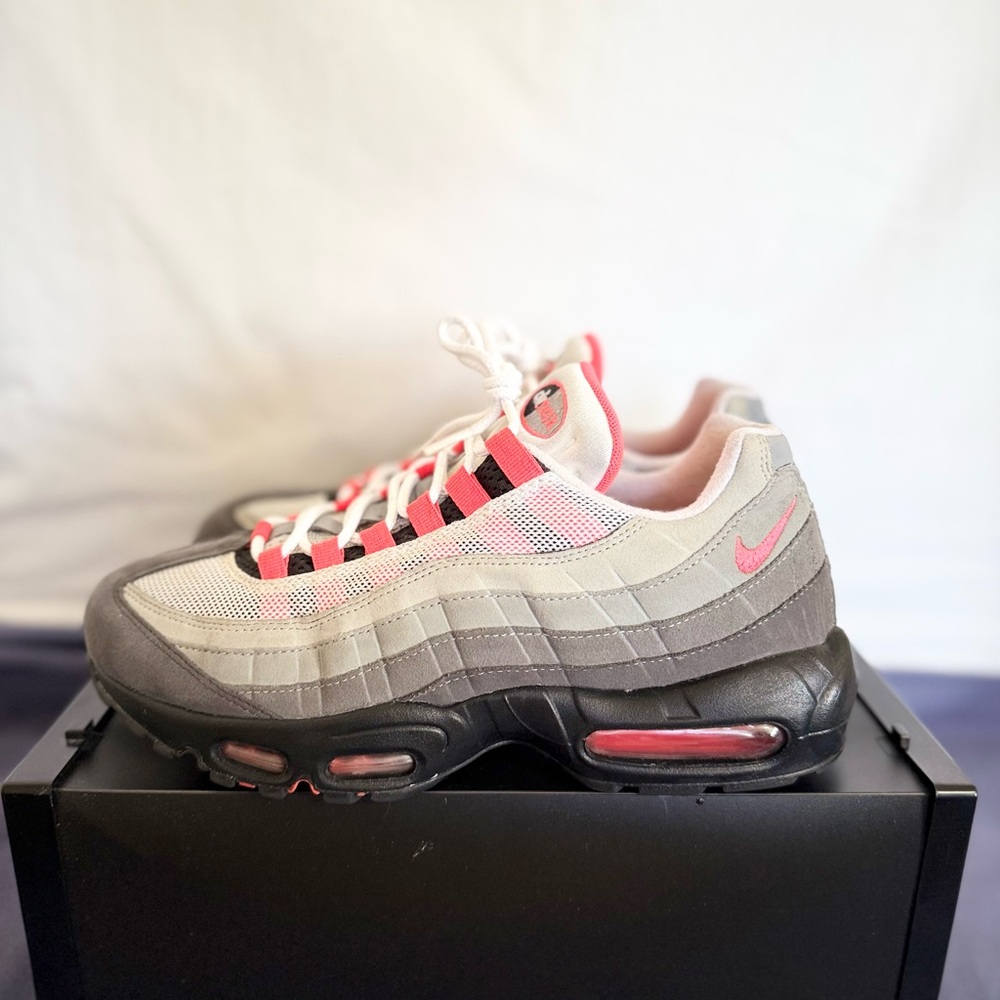 AUTHENTIC Nike Air Max 95 OG Solar Red Size 9 AT2865-100 2018 PRE-OWNED - Picture 2 of 8